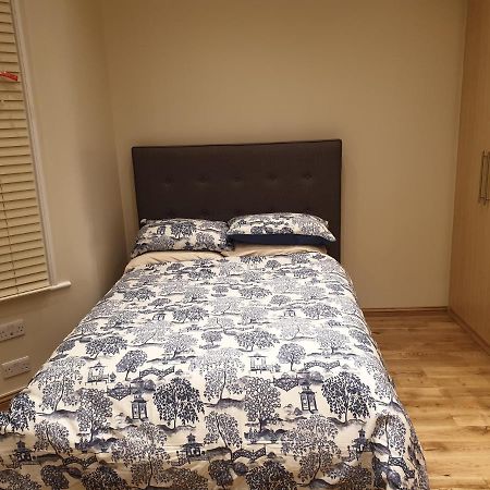 London Luxury Apartments 4 Min Walk From Ilford Station, With Free Parking Free Wifi Exteriör bild
