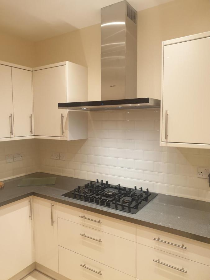 London Luxury Apartments 4 Min Walk From Ilford Station, With Free Parking Free Wifi Exteriör bild