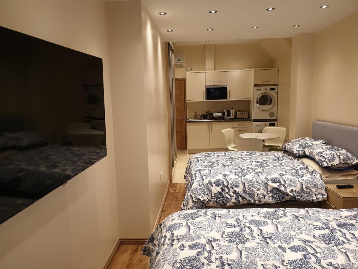 London Luxury Apartments 4 Min Walk From Ilford Station, With Free Parking Free Wifi Exteriör bild