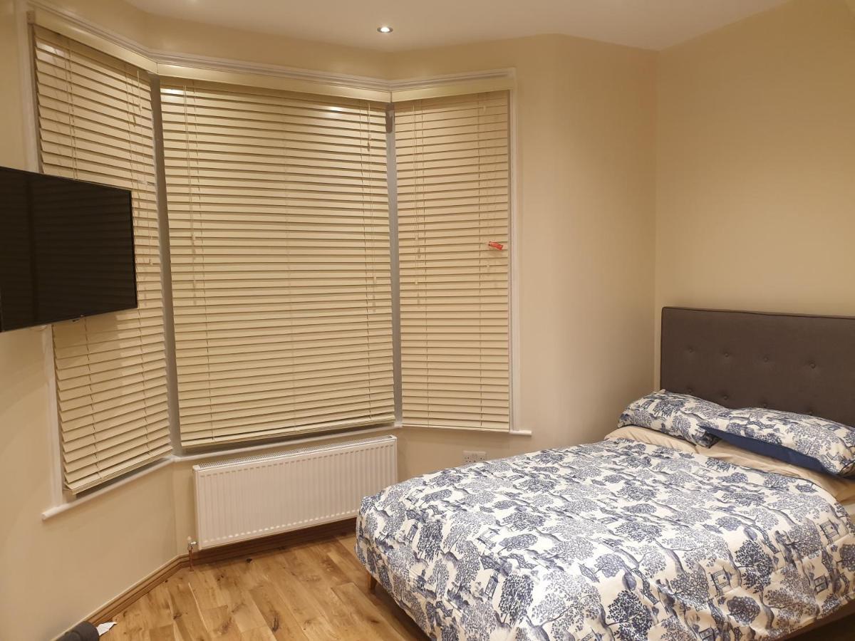 London Luxury Apartments 4 Min Walk From Ilford Station, With Free Parking Free Wifi Exteriör bild