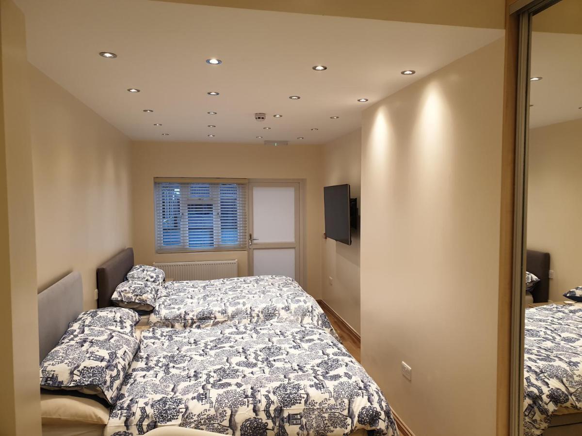 London Luxury Apartments 4 Min Walk From Ilford Station, With Free Parking Free Wifi Exteriör bild
