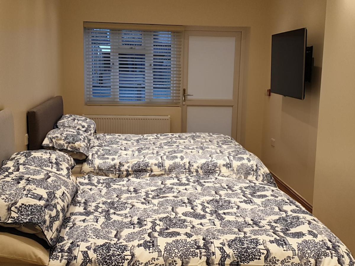 London Luxury Apartments 4 Min Walk From Ilford Station, With Free Parking Free Wifi Exteriör bild
