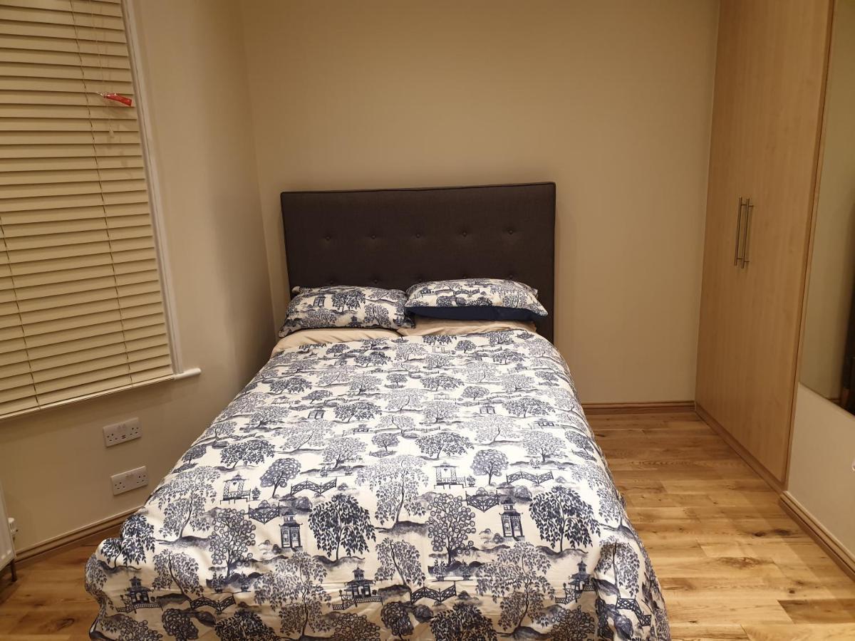 London Luxury Apartments 4 Min Walk From Ilford Station, With Free Parking Free Wifi Exteriör bild