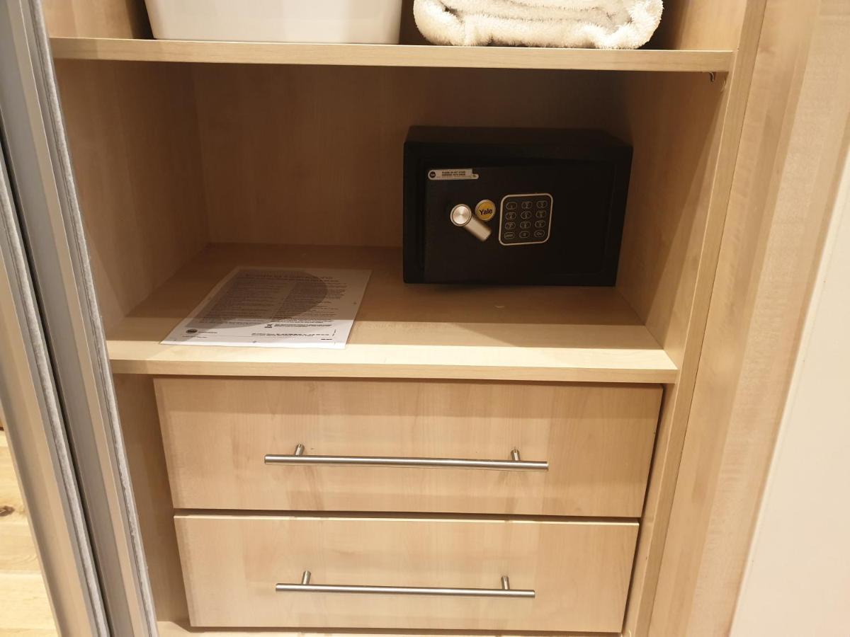 London Luxury Apartments 4 Min Walk From Ilford Station, With Free Parking Free Wifi Exteriör bild