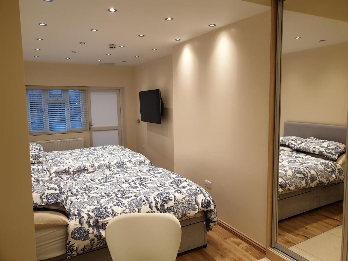 London Luxury Apartments 4 Min Walk From Ilford Station, With Free Parking Free Wifi Exteriör bild