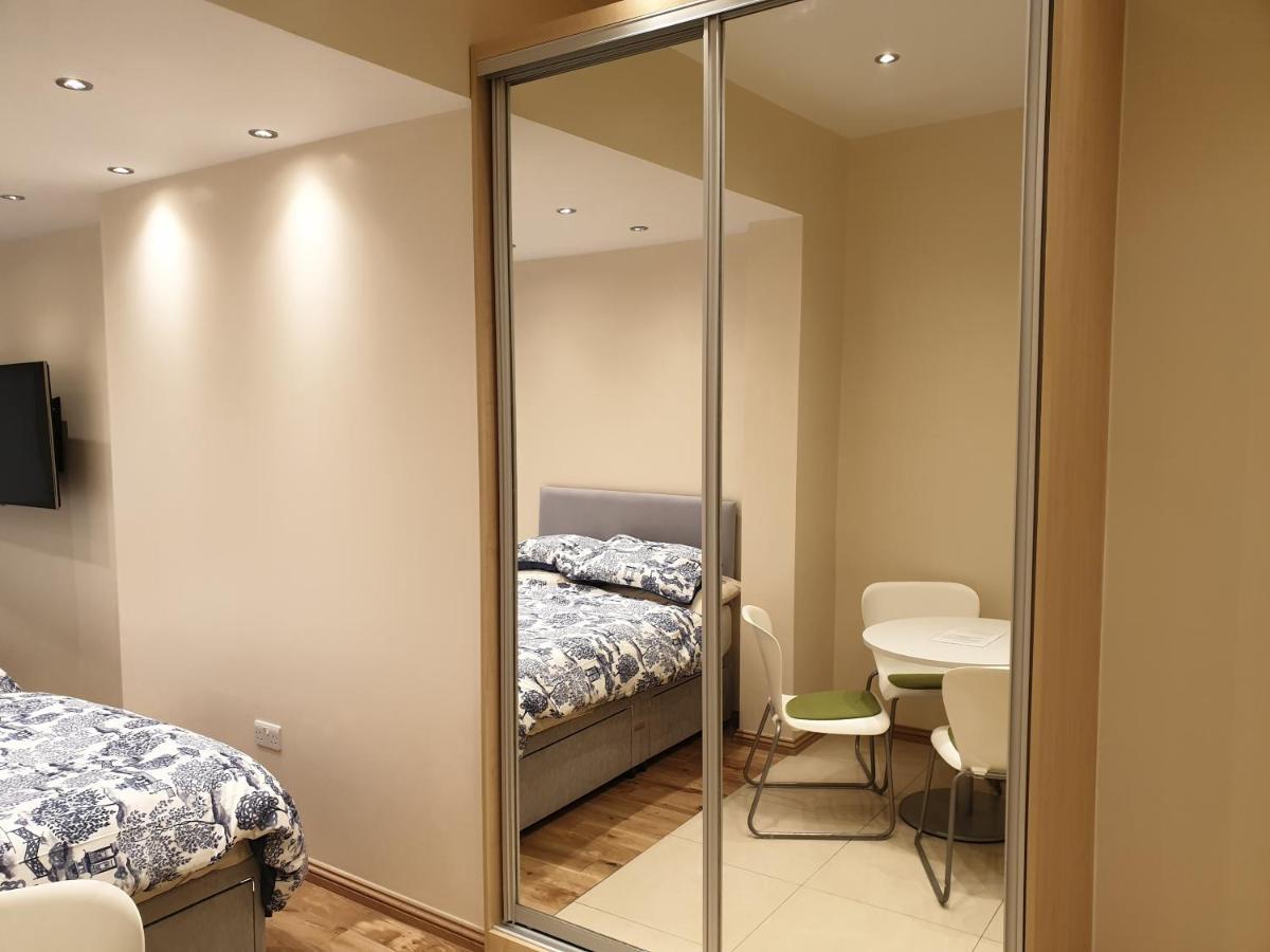 London Luxury Apartments 4 Min Walk From Ilford Station, With Free Parking Free Wifi Exteriör bild