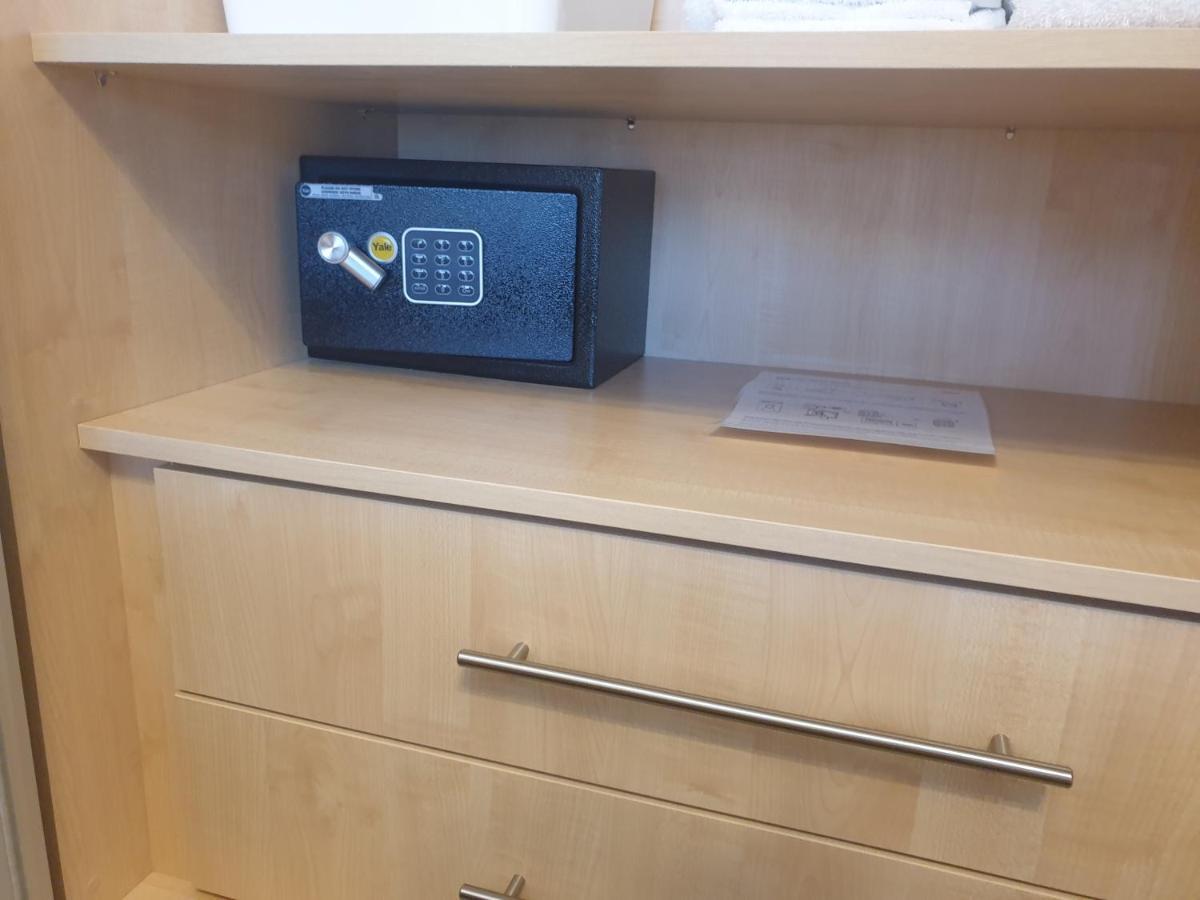London Luxury Apartments 4 Min Walk From Ilford Station, With Free Parking Free Wifi Exteriör bild