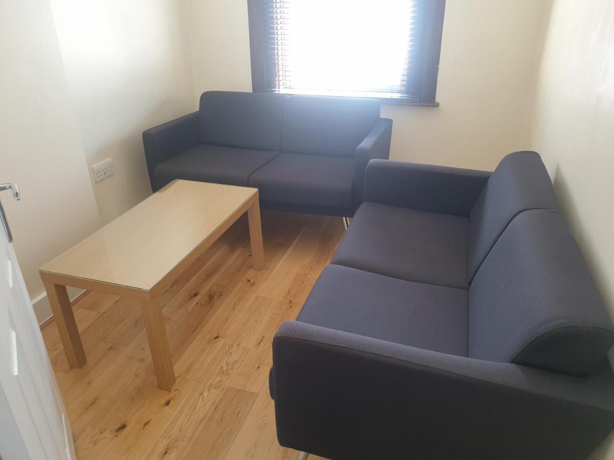 London Luxury Apartments 4 Min Walk From Ilford Station, With Free Parking Free Wifi Exteriör bild
