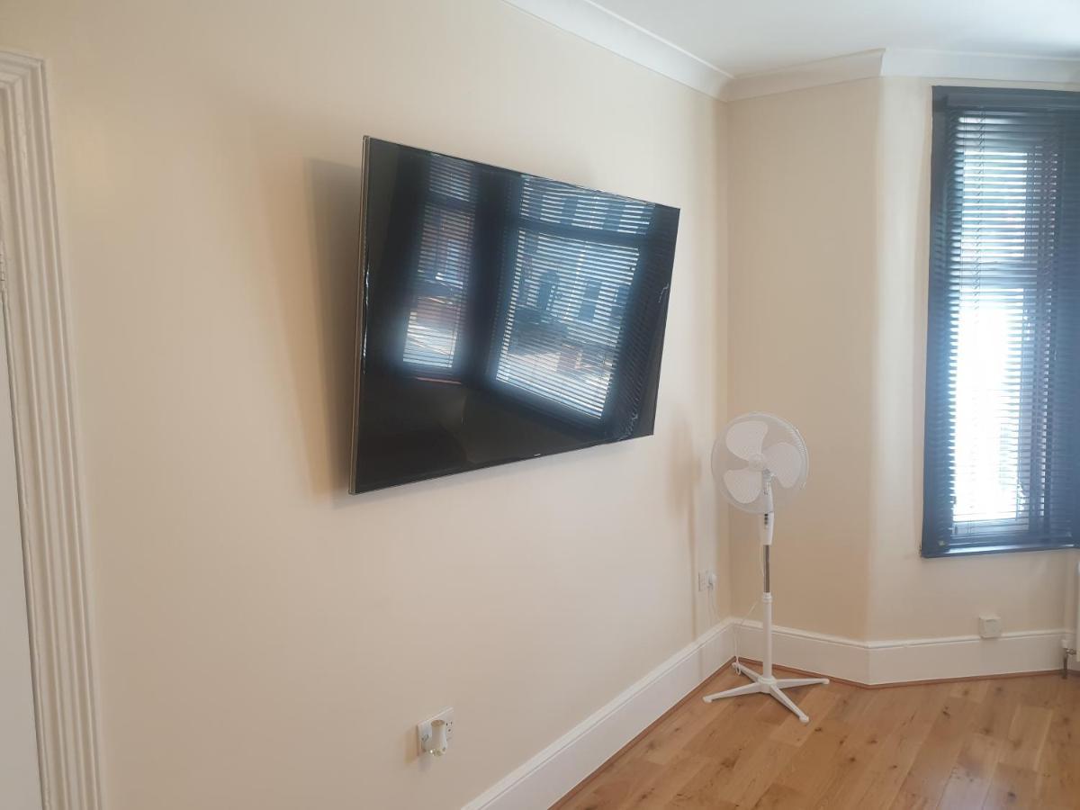 London Luxury Apartments 4 Min Walk From Ilford Station, With Free Parking Free Wifi Exteriör bild